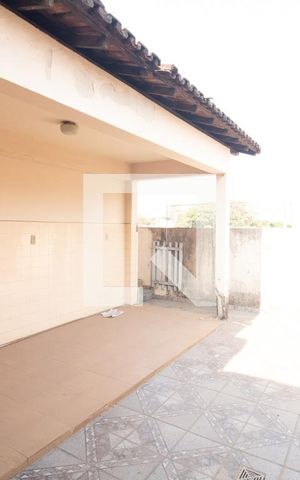 Casa à venda com 480m², 6 quartos e 2 vagas Casa à venda com 480m², 6 quartos e 2 vagasÁrea Serviço - Casa 1