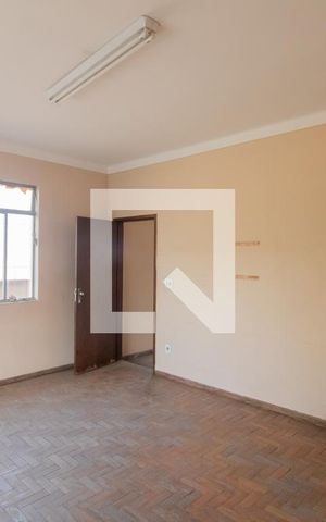 Casa à venda com 480m², 6 quartos e 2 vagas Casa à venda com 480m², 6 quartos e 2 vagasSala - Casa 1