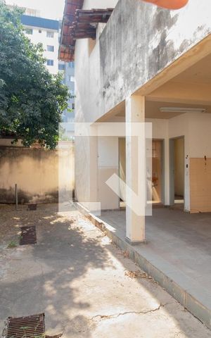 Casa à venda com 480m², 6 quartos e 2 vagas Casa à venda com 480m², 6 quartos e 2 vagasQuintal - Casa 2