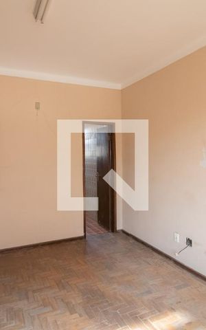 Casa à venda com 480m², 6 quartos e 2 vagas Casa à venda com 480m², 6 quartos e 2 vagasQuarto 3 - Casa 1
