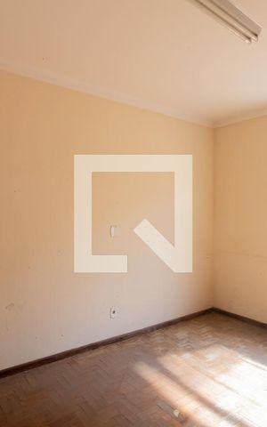 Casa à venda com 480m², 6 quartos e 2 vagas Casa à venda com 480m², 6 quartos e 2 vagasQuarto Suíte - Casa 2