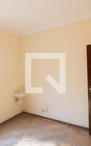 Casa à venda com 480m², 6 quartos e 2 vagas Casa à venda com 480m², 6 quartos e 2 vagasQuarto 1 - Casa 2