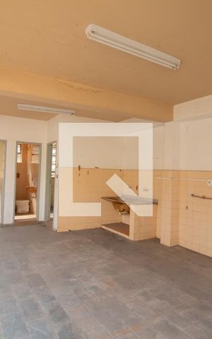 Casa à venda com 480m², 6 quartos e 2 vagas Casa à venda com 480m², 6 quartos e 2 vagasÁrea de Serviço - Casa 2