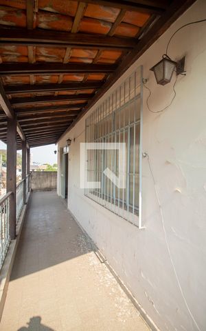 Casa à venda com 480m², 6 quartos e 2 vagas Casa à venda com 480m², 6 quartos e 2 vagasVaranda - Casa 1