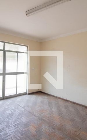 Casa à venda com 480m², 6 quartos e 2 vagas Casa à venda com 480m², 6 quartos e 2 vagasSala - Casa 2