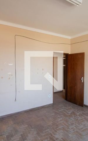 Casa à venda com 480m², 6 quartos e 2 vagas Casa à venda com 480m², 6 quartos e 2 vagasQuarto 2 - Casa 1