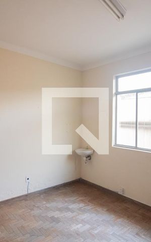 Casa à venda com 480m², 6 quartos e 2 vagas Casa à venda com 480m², 6 quartos e 2 vagasQuarto 2 - Casa 2