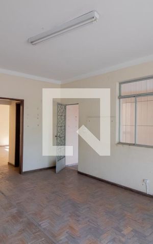 Casa à venda com 480m², 6 quartos e 2 vagas Casa à venda com 480m², 6 quartos e 2 vagasSala - Casa 2