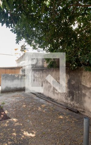 Casa à venda com 480m², 6 quartos e 2 vagas Casa à venda com 480m², 6 quartos e 2 vagasQuintal - Casa 2