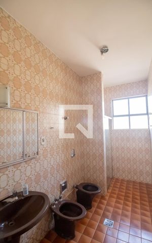 Casa à venda com 480m², 6 quartos e 2 vagas Casa à venda com 480m², 6 quartos e 2 vagasBanheiro - Casa 1