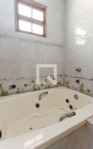 Casa à venda com 140m², 2 quartos e sem vaga Casa à venda com 140m², 2 quartos e sem vagaBanheiro da Suite externa
