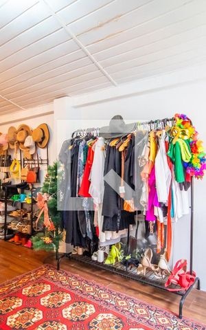 Casa à venda com 280m², 5 quartos e 2 vagas Casa à venda com 280m², 5 quartos e 2 vagasCloset do Quarto 4