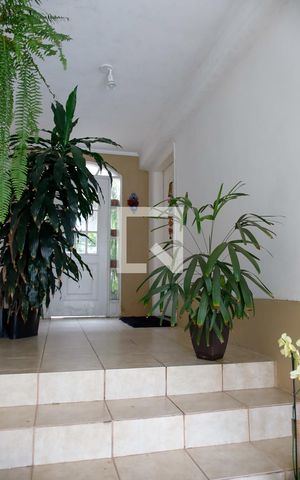 Casa à venda com 280m², 5 quartos e 2 vagas Casa à venda com 280m², 5 quartos e 2 vagasÁrea comum