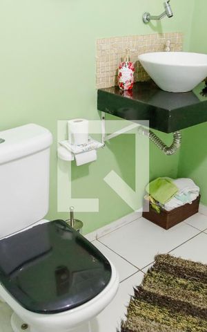 Casa à venda com 280m², 5 quartos e 2 vagas Casa à venda com 280m², 5 quartos e 2 vagasBanheiro 2