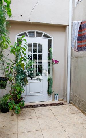 Casa à venda com 280m², 5 quartos e 2 vagas Casa à venda com 280m², 5 quartos e 2 vagasÁrea comum