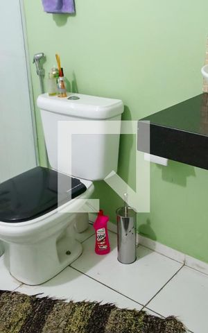 Casa à venda com 280m², 5 quartos e 2 vagas Casa à venda com 280m², 5 quartos e 2 vagasBanheiro 2