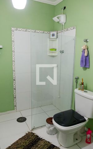 Casa à venda com 280m², 5 quartos e 2 vagas Casa à venda com 280m², 5 quartos e 2 vagasBanheiro 2