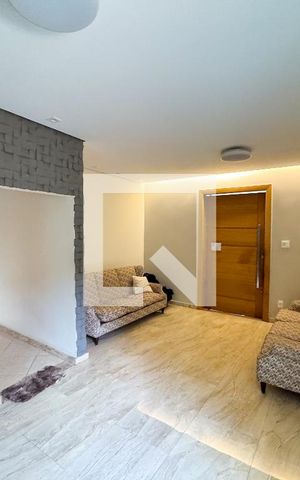 Casa à venda com 300m², 3 quartos e 2 vagas Casa à venda com 300m², 3 quartos e 2 vagasSala