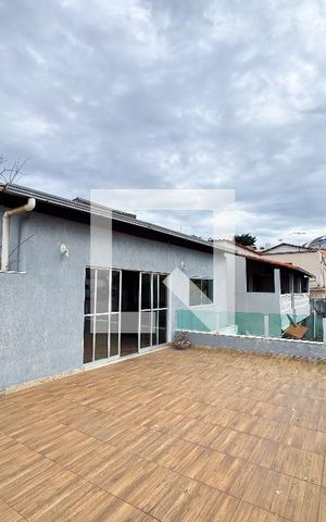 Casa à venda com 300m², 3 quartos e 2 vagas Casa à venda com 300m², 3 quartos e 2 vagasTerraço