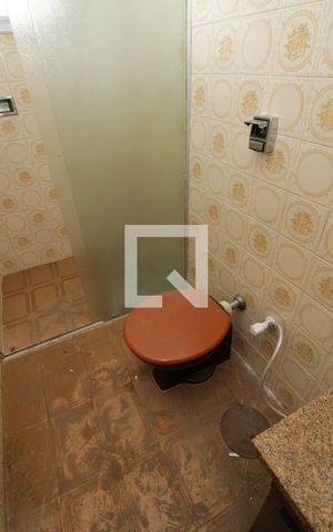 Casa à venda com 183m², 2 quartos e 1 vagaBanheiro