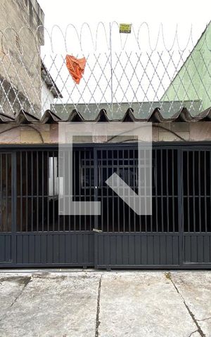 Casa à venda com 183m², 2 quartos e 1 vaga Casa à venda com 183m², 2 quartos e 1 vagaFachada