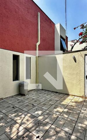 Casa à venda com 246m², 3 quartos e 3 vagas Casa à venda com 246m², 3 quartos e 3 vagasQuintal de Serviço