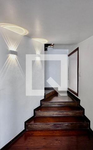 Casa à venda com 246m², 3 quartos e 3 vagas Casa à venda com 246m², 3 quartos e 3 vagasSala