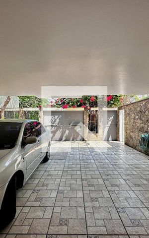 Casa à venda com 246m², 3 quartos e 3 vagas Casa à venda com 246m², 3 quartos e 3 vagasGaragem