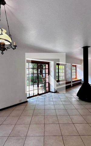 Casa à venda com 246m², 3 quartos e 3 vagas Casa à venda com 246m², 3 quartos e 3 vagasSala