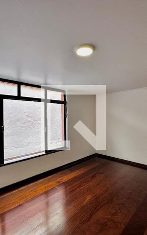 Casa à venda com 246m², 3 quartos e 3 vagas Casa à venda com 246m², 3 quartos e 3 vagasEscritório