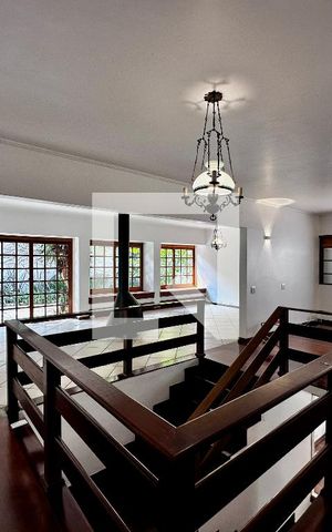 Casa à venda com 246m², 3 quartos e 3 vagas Casa à venda com 246m², 3 quartos e 3 vagasSala,.