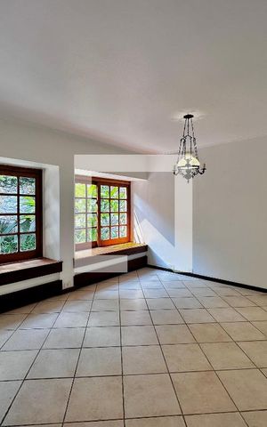 Casa à venda com 246m², 3 quartos e 3 vagas Casa à venda com 246m², 3 quartos e 3 vagasSala