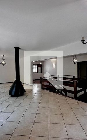 Casa à venda com 246m², 3 quartos e 3 vagas Casa à venda com 246m², 3 quartos e 3 vagasSala