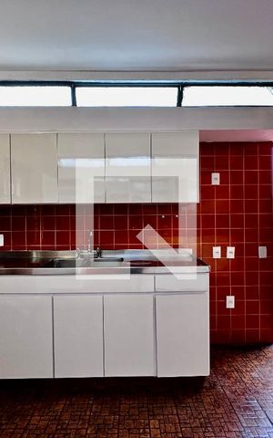 Casa à venda com 246m², 3 quartos e 3 vagas Casa à venda com 246m², 3 quartos e 3 vagasCozinha