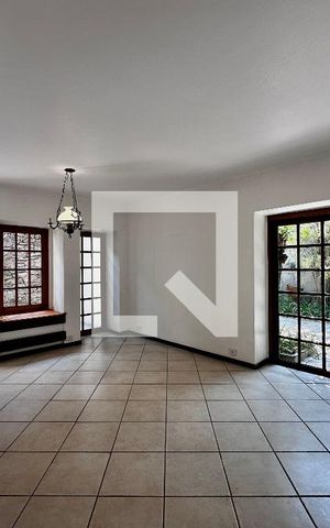 Casa à venda com 246m², 3 quartos e 3 vagas Casa à venda com 246m², 3 quartos e 3 vagasSala