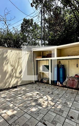 Casa à venda com 246m², 3 quartos e 3 vagas Casa à venda com 246m², 3 quartos e 3 vagasQuintal de Serviço
