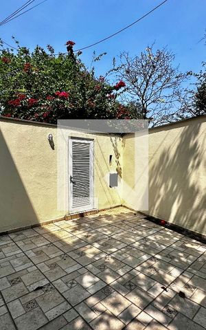 Casa à venda com 246m², 3 quartos e 3 vagas Casa à venda com 246m², 3 quartos e 3 vagasQuintal de Serviço