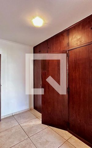Casa à venda com 246m², 3 quartos e 3 vagas Casa à venda com 246m², 3 quartos e 3 vagasCloset Suíte