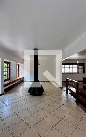 Casa à venda com 246m², 3 quartos e 3 vagas Casa à venda com 246m², 3 quartos e 3 vagasSala