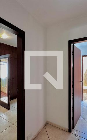 Casa à venda com 246m², 3 quartos e 3 vagas Casa à venda com 246m², 3 quartos e 3 vagasCorredor Quartos