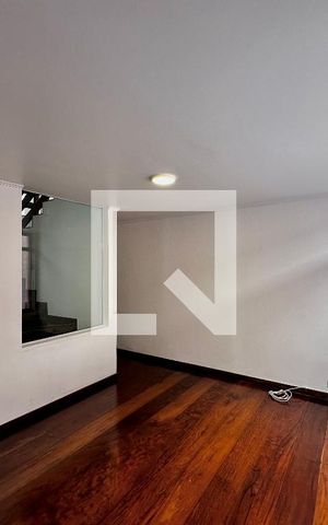 Casa à venda com 246m², 3 quartos e 3 vagas Casa à venda com 246m², 3 quartos e 3 vagasEscritório
