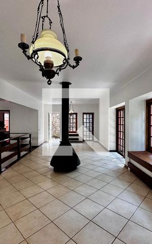 Casa à venda com 246m², 3 quartos e 3 vagas Casa à venda com 246m², 3 quartos e 3 vagasSala