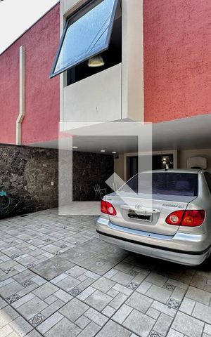 Casa à venda com 246m², 3 quartos e 3 vagas Casa à venda com 246m², 3 quartos e 3 vagasGaragem