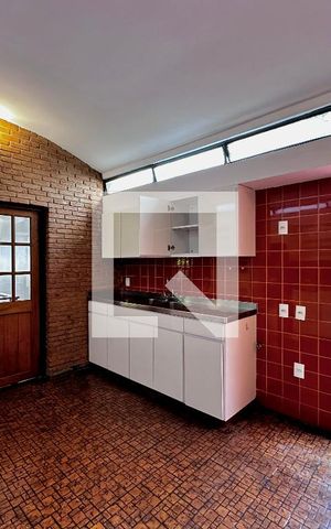 Casa à venda com 246m², 3 quartos e 3 vagas Casa à venda com 246m², 3 quartos e 3 vagasCozinha