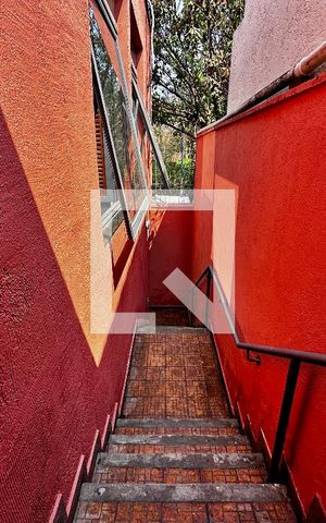 Casa à venda com 246m², 3 quartos e 3 vagas Casa à venda com 246m², 3 quartos e 3 vagasEscadas Área de Serviço