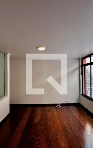 Casa à venda com 246m², 3 quartos e 3 vagas Casa à venda com 246m², 3 quartos e 3 vagasEscritório