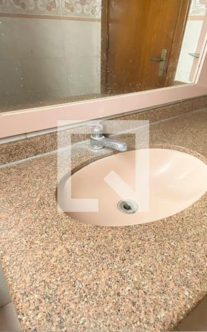 Apartamento para alugar com 60m², 2 quartos e sem vagaBanheiro