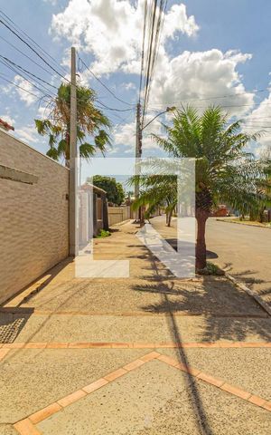Casa à venda com 65m², 2 quartos e 3 vagas Casa à venda com 65m², 2 quartos e 3 vagasVista da Rua