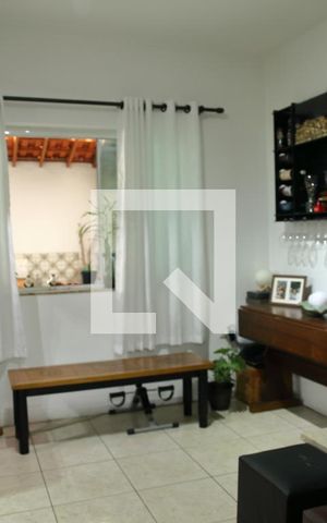 Casa à venda com 128m², 3 quartos e 2 vagasSala