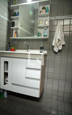 Casa à venda com 128m², 3 quartos e 2 vagasBanheiro Social
